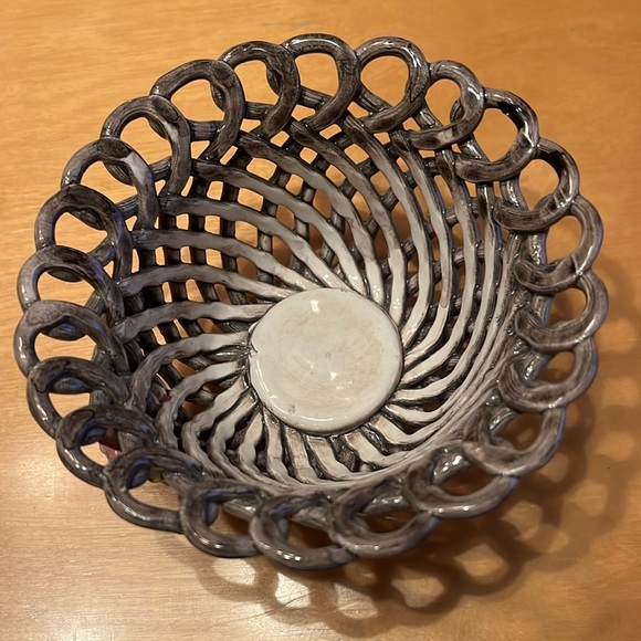 Vintage Capodimonte Basket - Picture 4 of 8